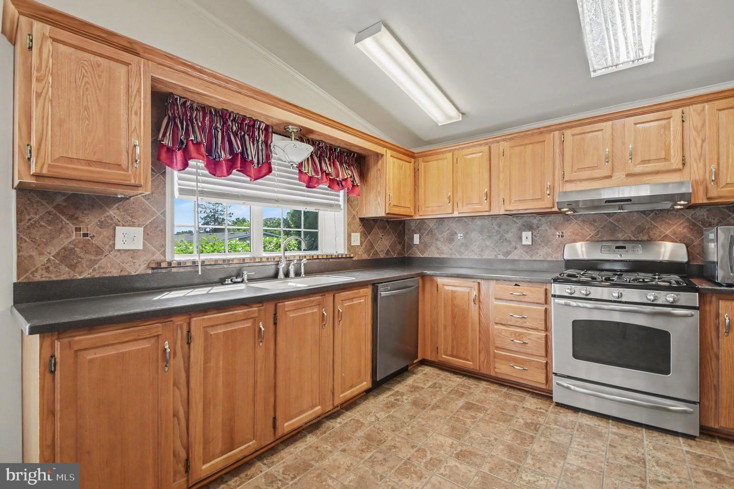 10 Juniper Ct W Property Photo 10