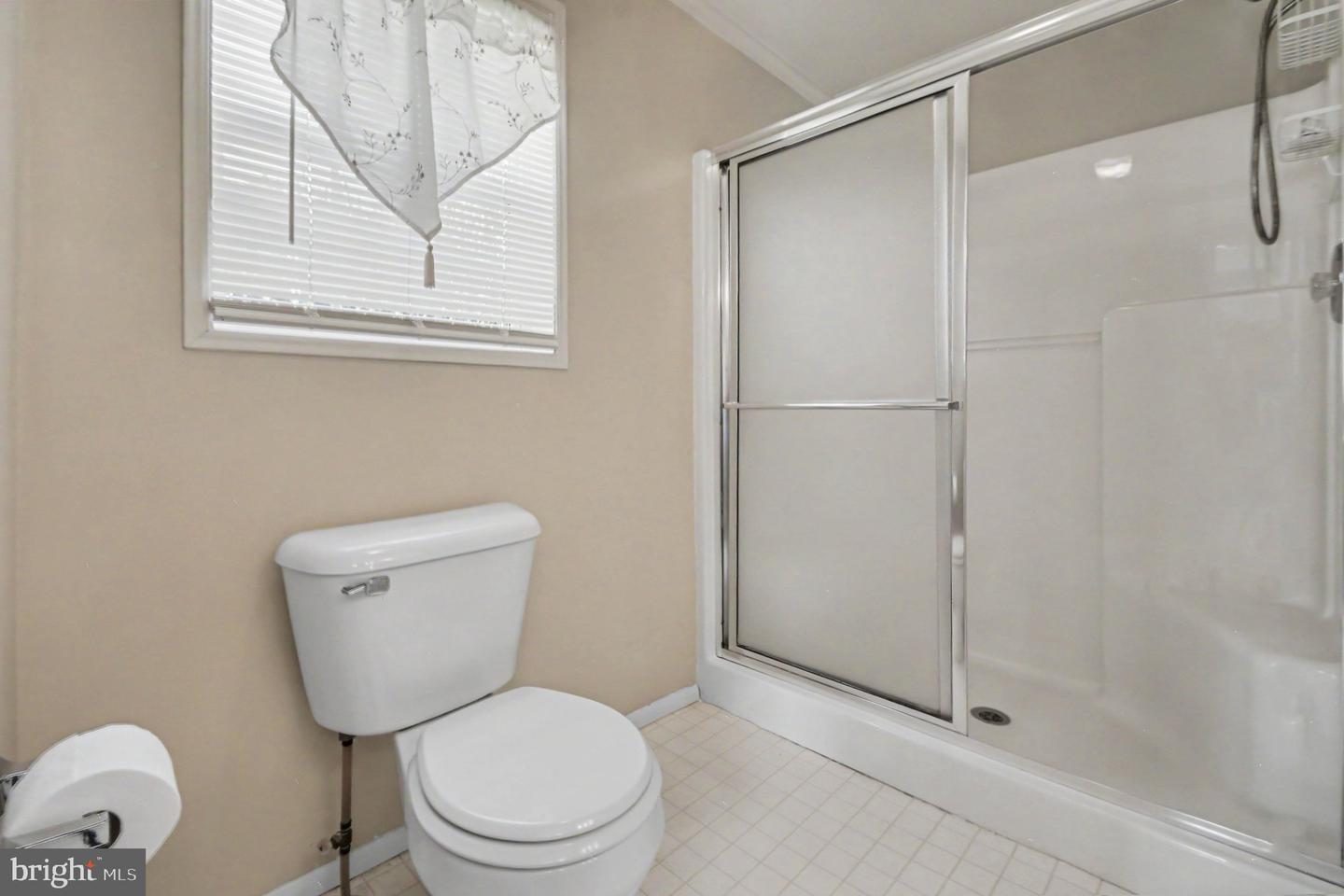 10 Juniper Ct W Property Photo 19
