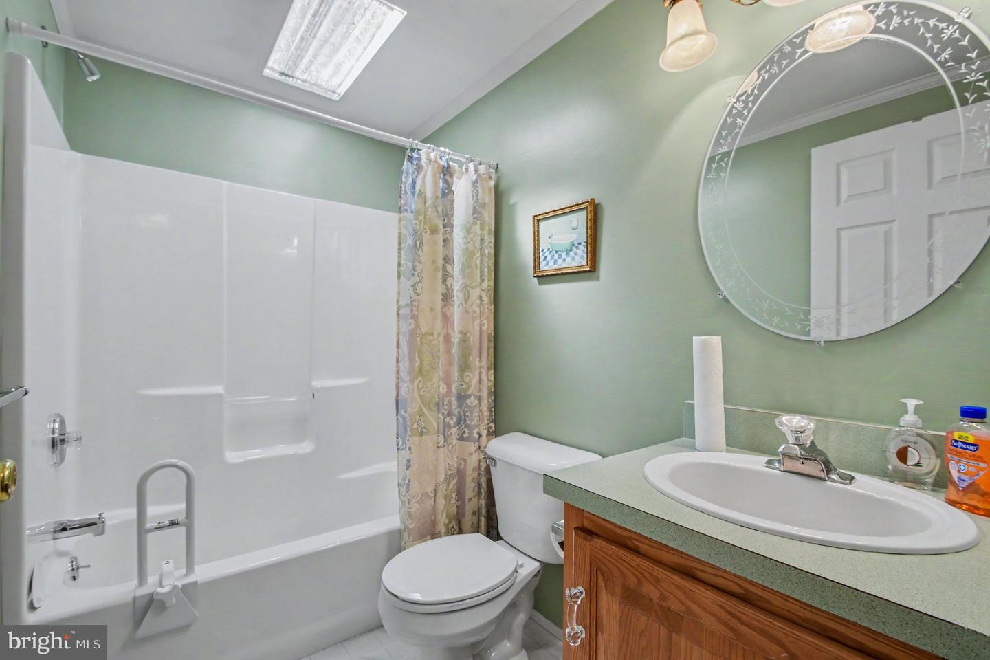 10 Juniper Ct W Property Photo 22