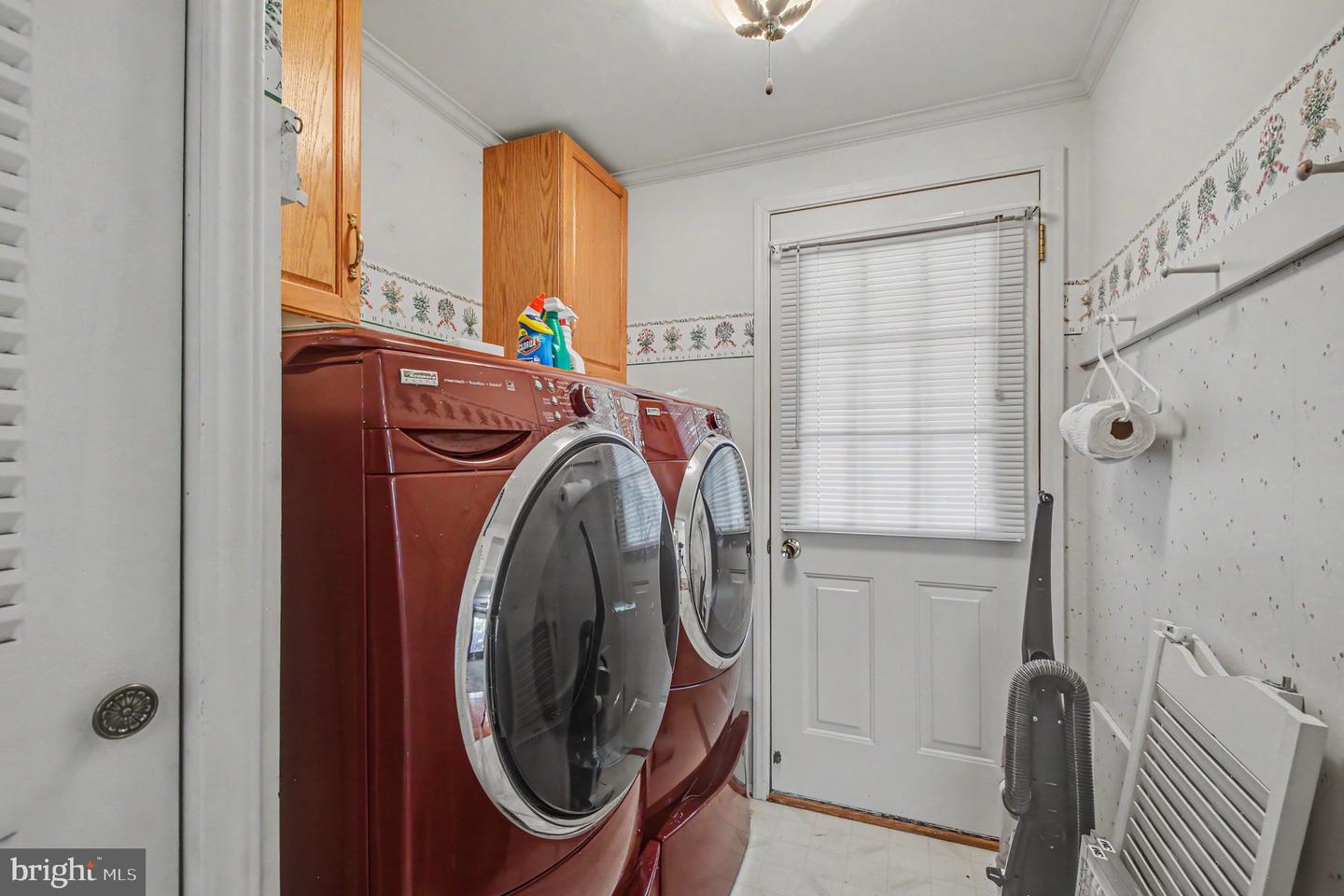 10 Juniper Ct W Property Photo 23