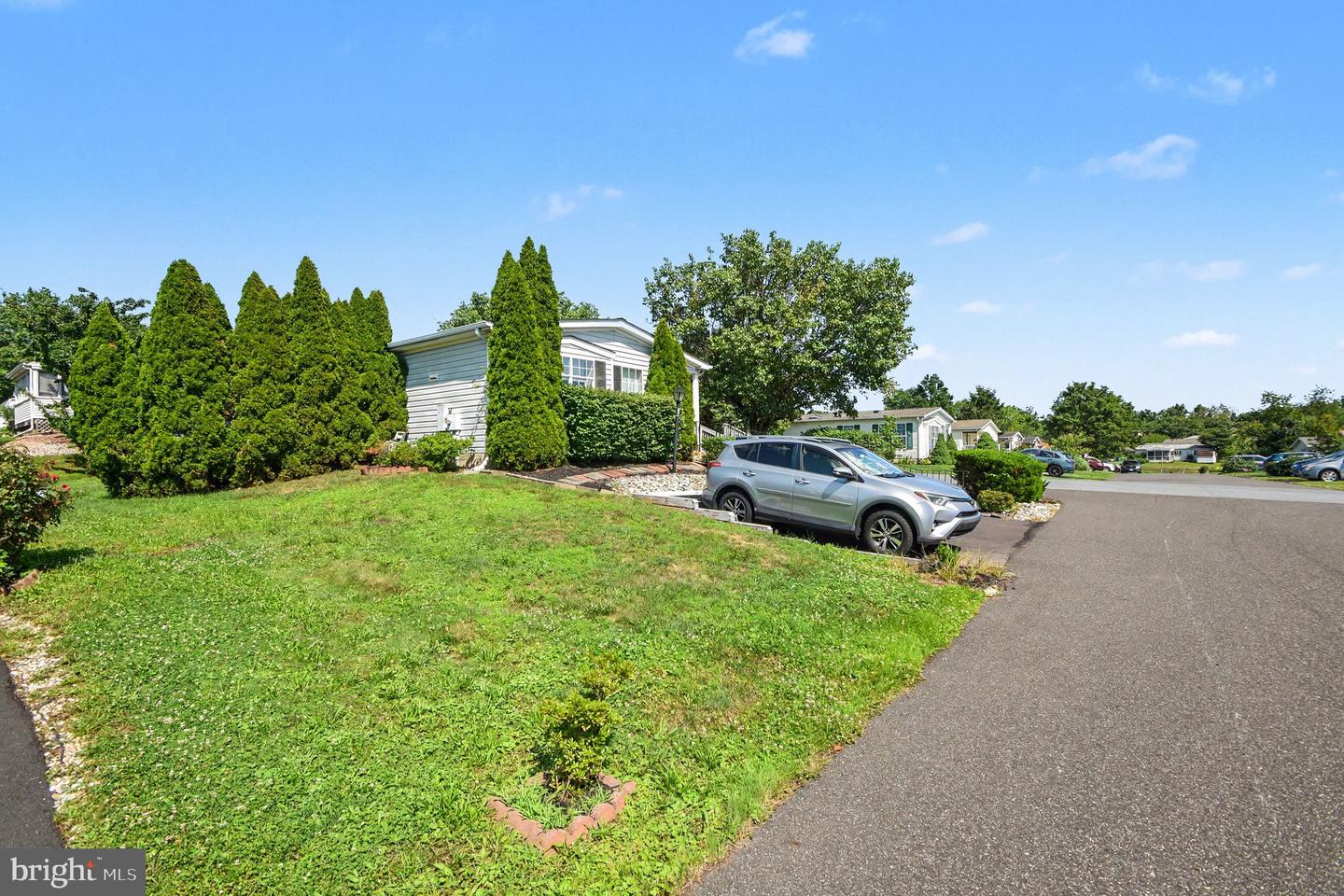 10 Juniper Ct W Property Photo 25