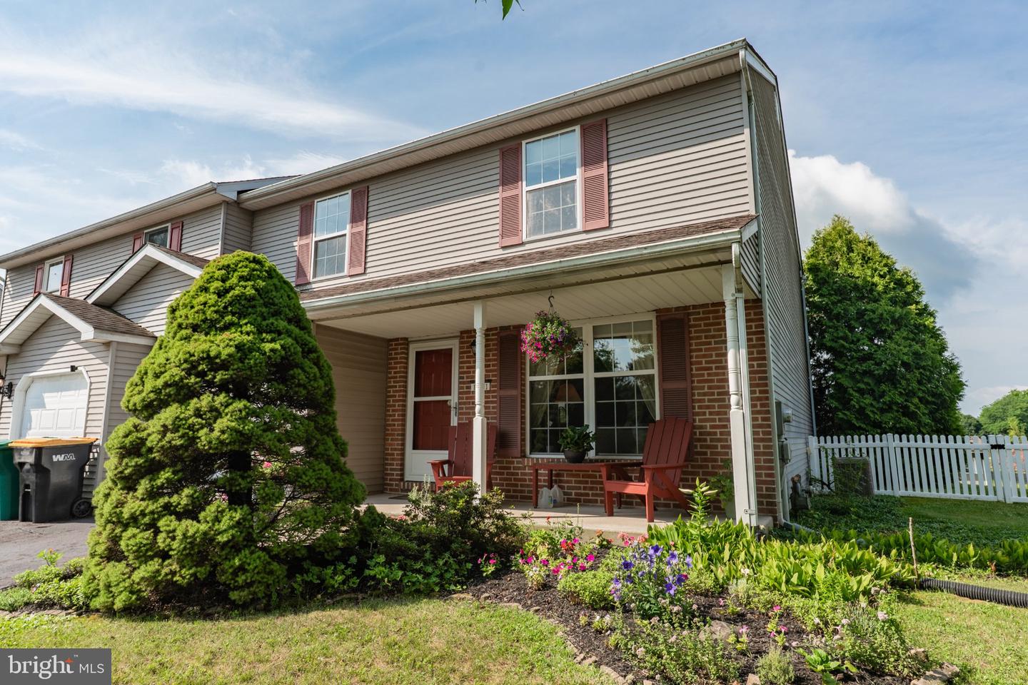 121 Winding Way Property Photo 1