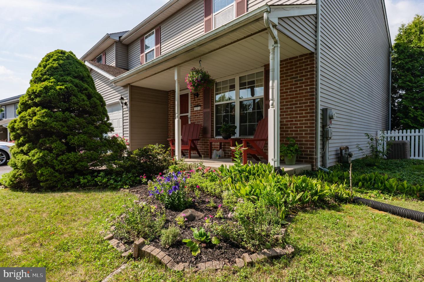 121 Winding Way Property Photo 3