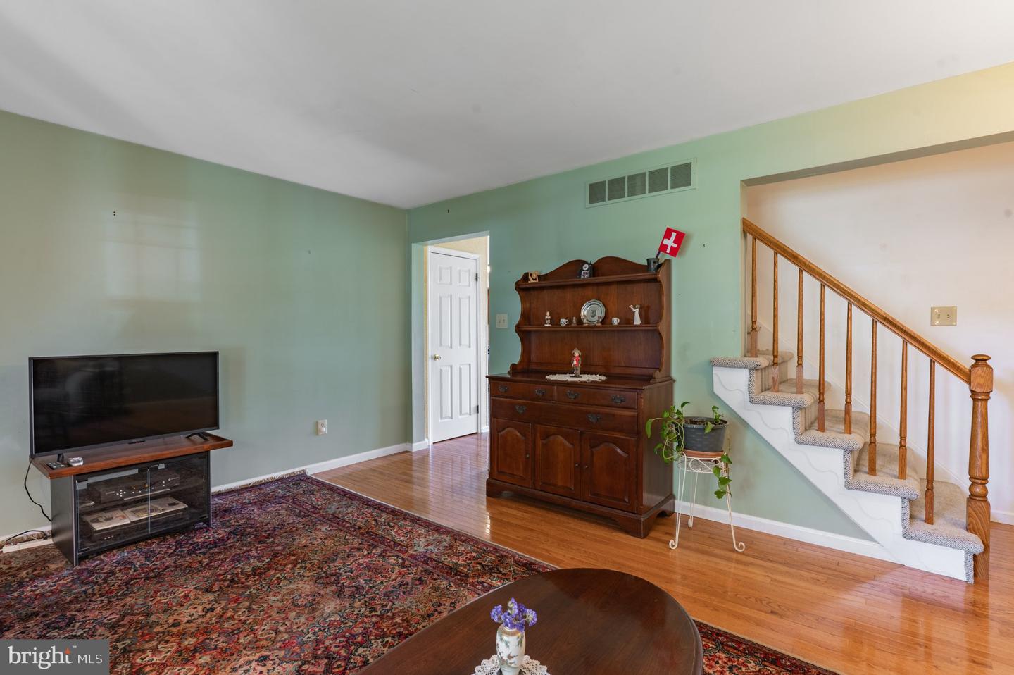 121 Winding Way Property Photo 8