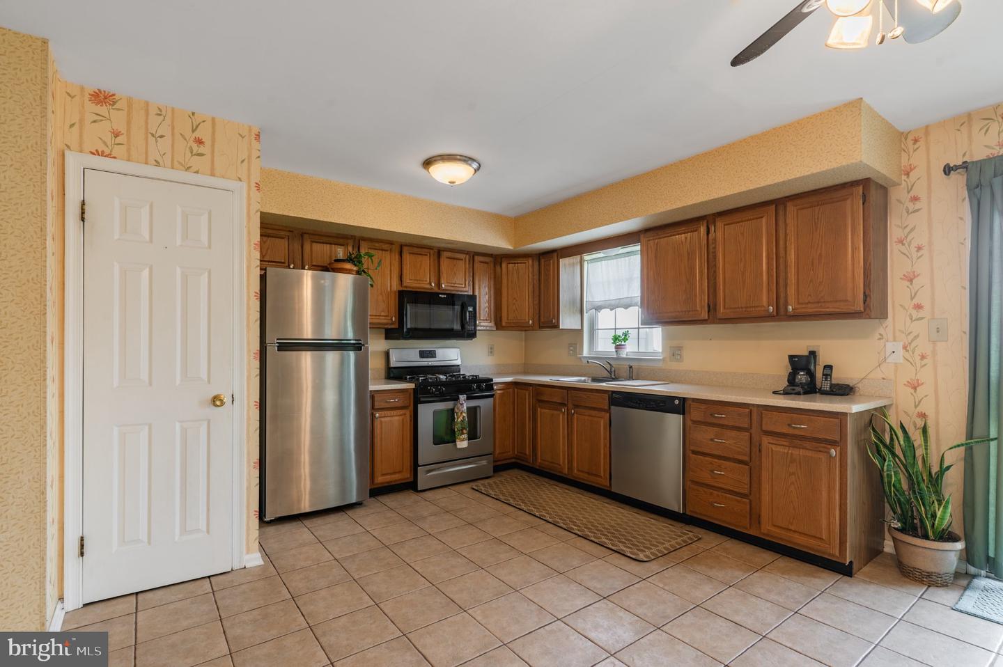 121 Winding Way Property Photo 10