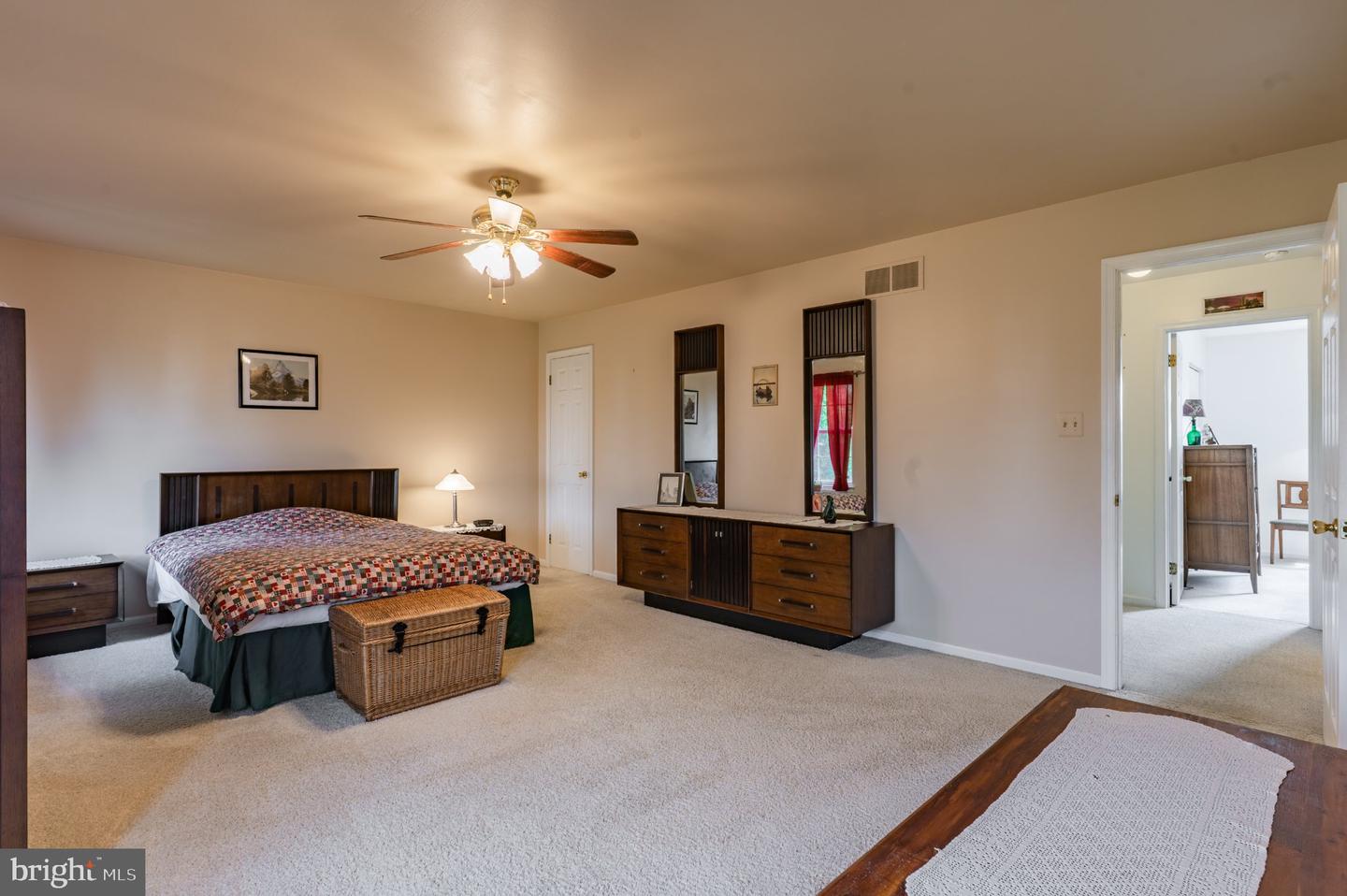 121 Winding Way Property Photo 16