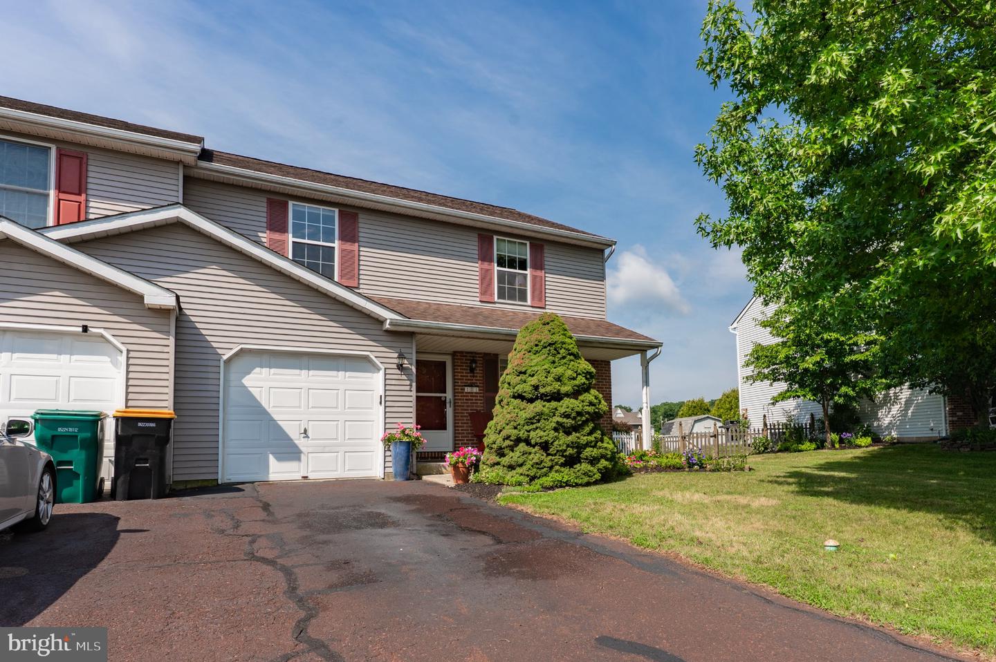 121 Winding Way Property Photo 36