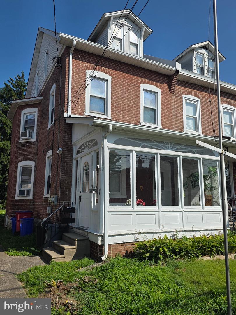 45 Blake Ave Property Photo 3