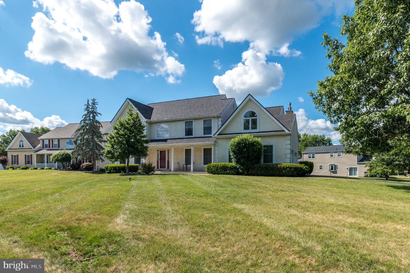 1 Crestwood Ct Property Photo 3