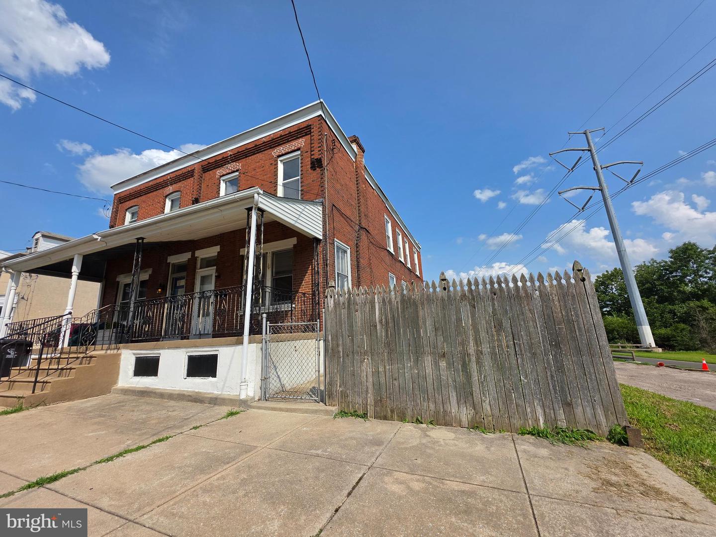 102 Chain St Property Photo 1