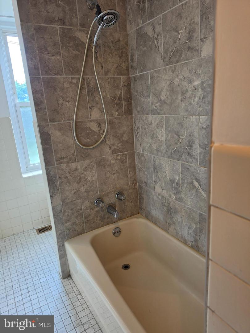 102 Chain St Property Photo 14