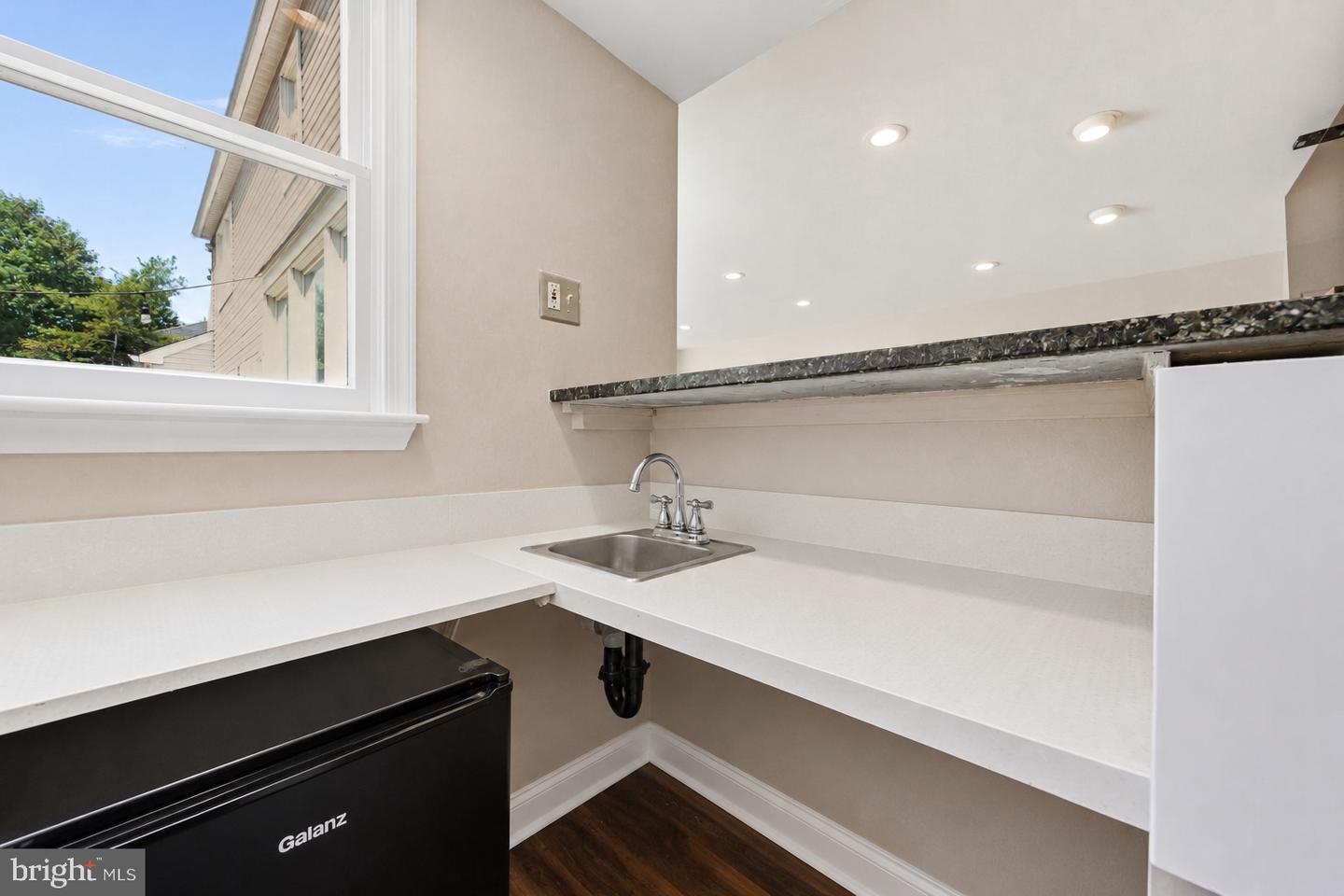 1843 Beacon Hill Dr Property Photo 32