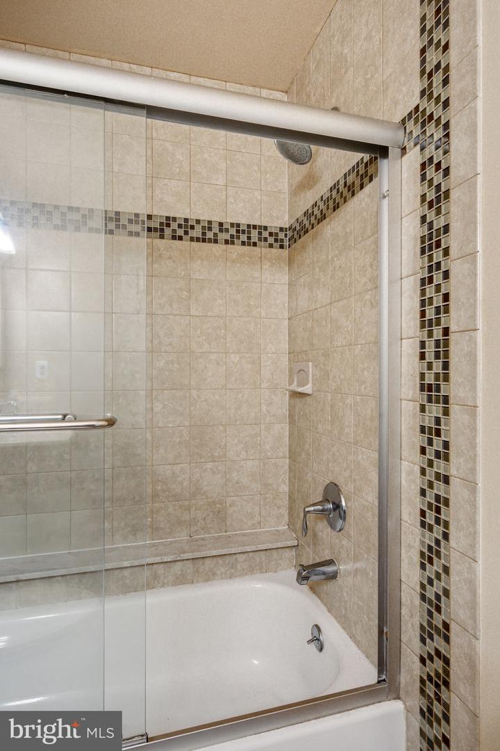 1843 Beacon Hill Dr Property Photo 51