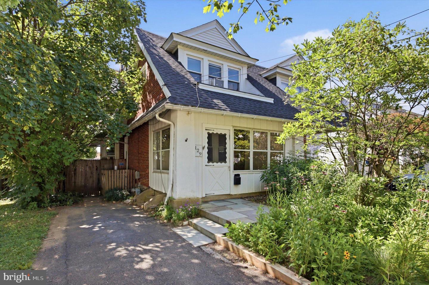 129 Harrison Ave Property Photo 1