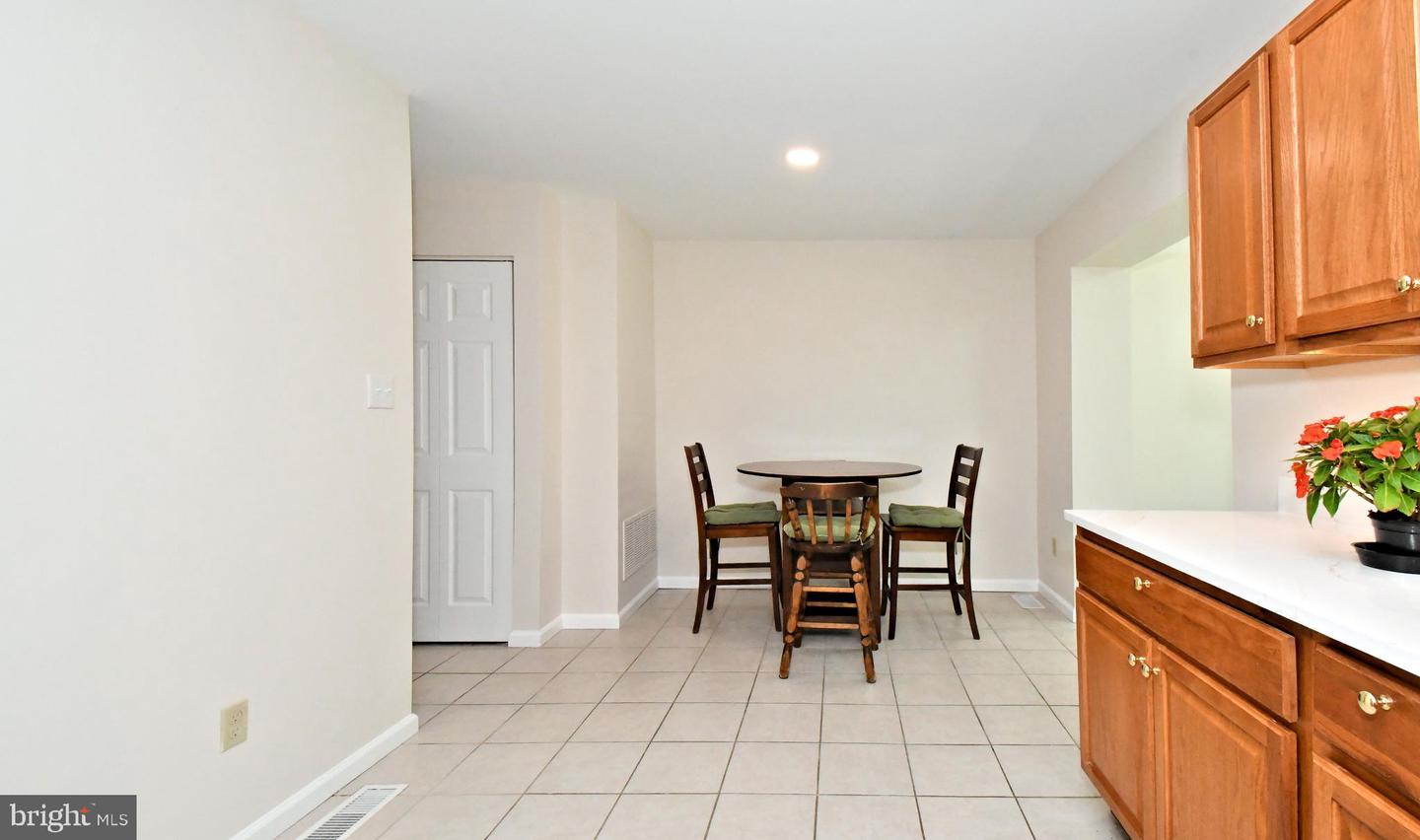 2489 Hillendale Dr Property Photo 17