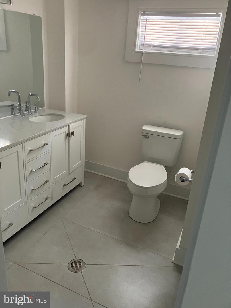 1228 W Lafayette St Property Photo 7