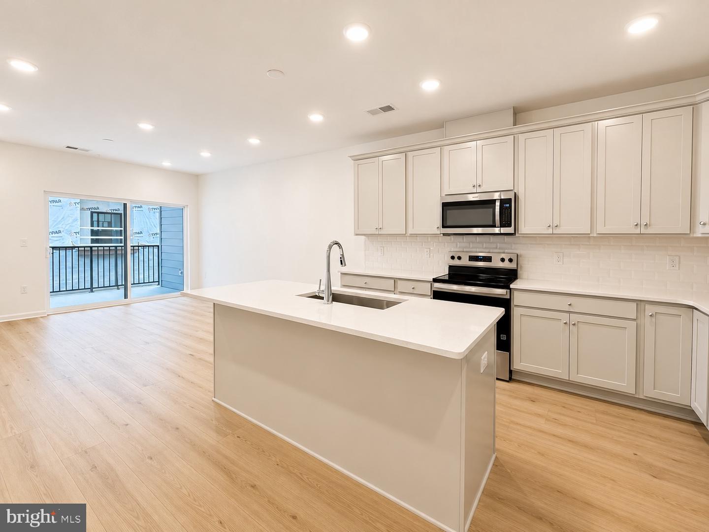 421 WASHINGTON ST #1103 Property Photo 1