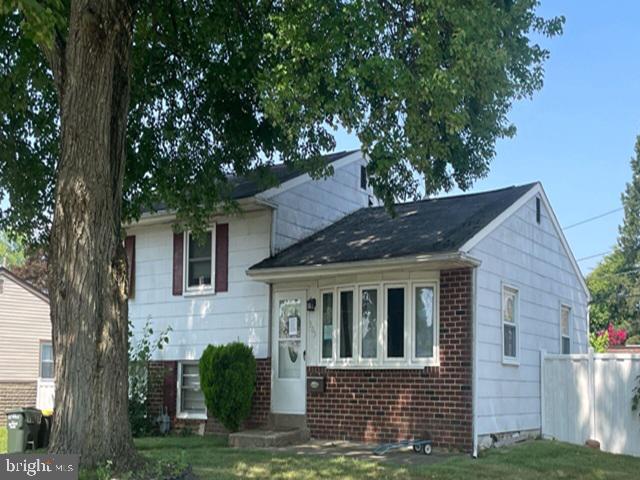 303 Willard Rd Property Photo 3