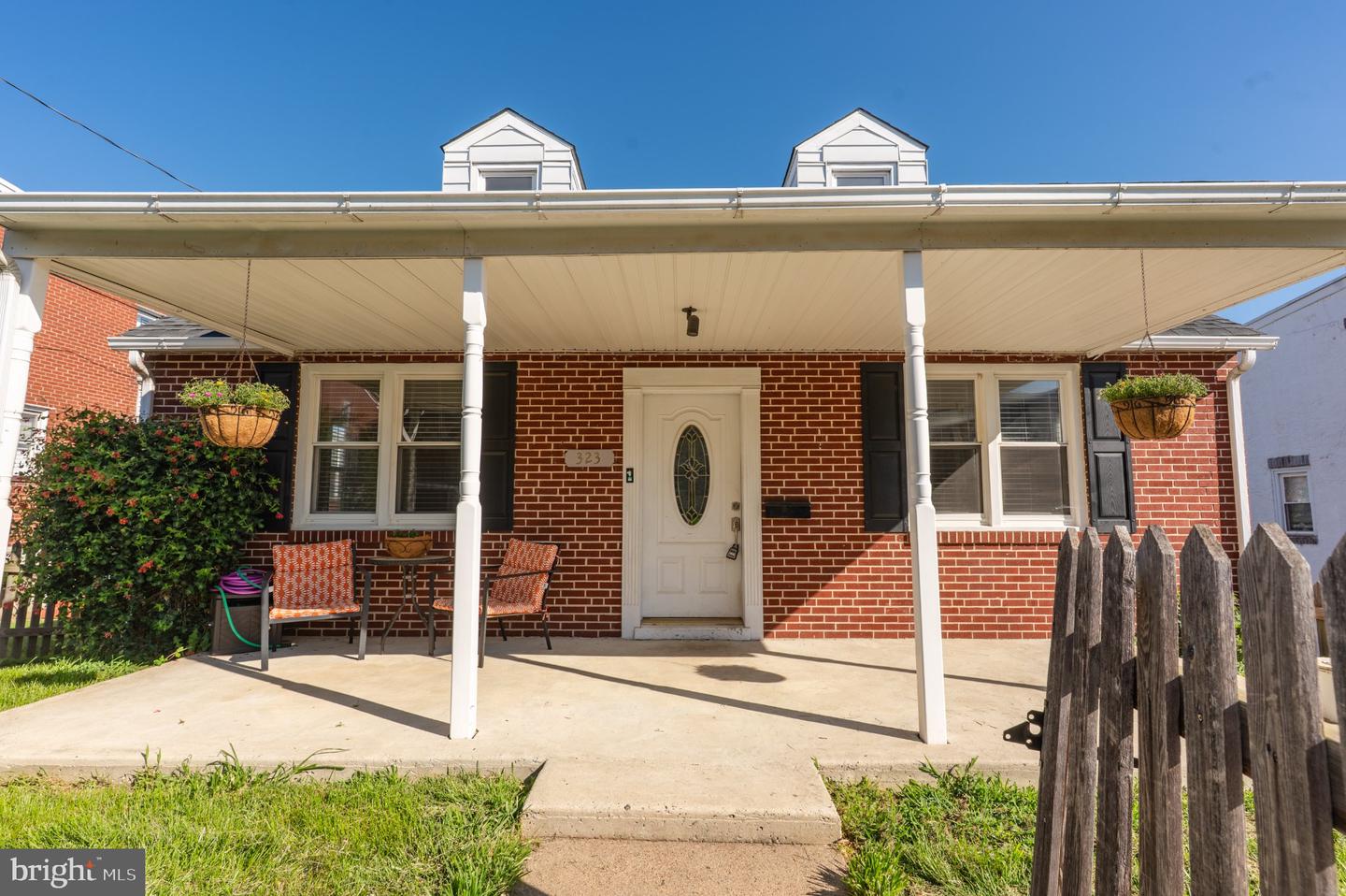 323 Coates St # Property Photo 1
