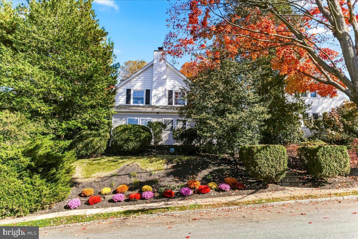 33 HENLEY RD Property Photo 1