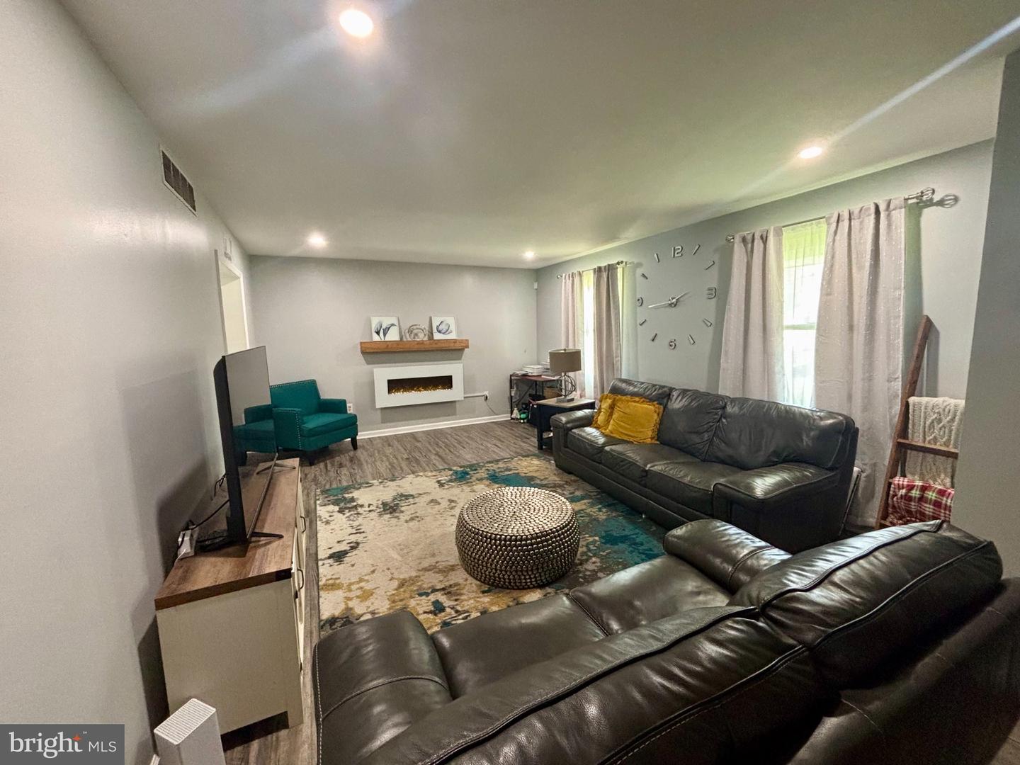 229 Shelmire St # Property Photo 3