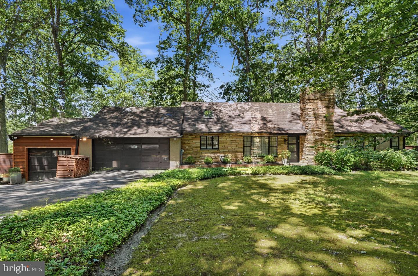 2030 Willow Brook Dr Property Photo 1