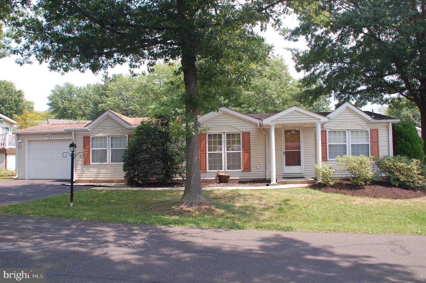 411 Westbury Dr Property Photo 2