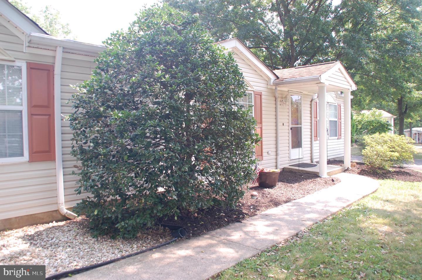 411 Westbury Dr Property Photo 4