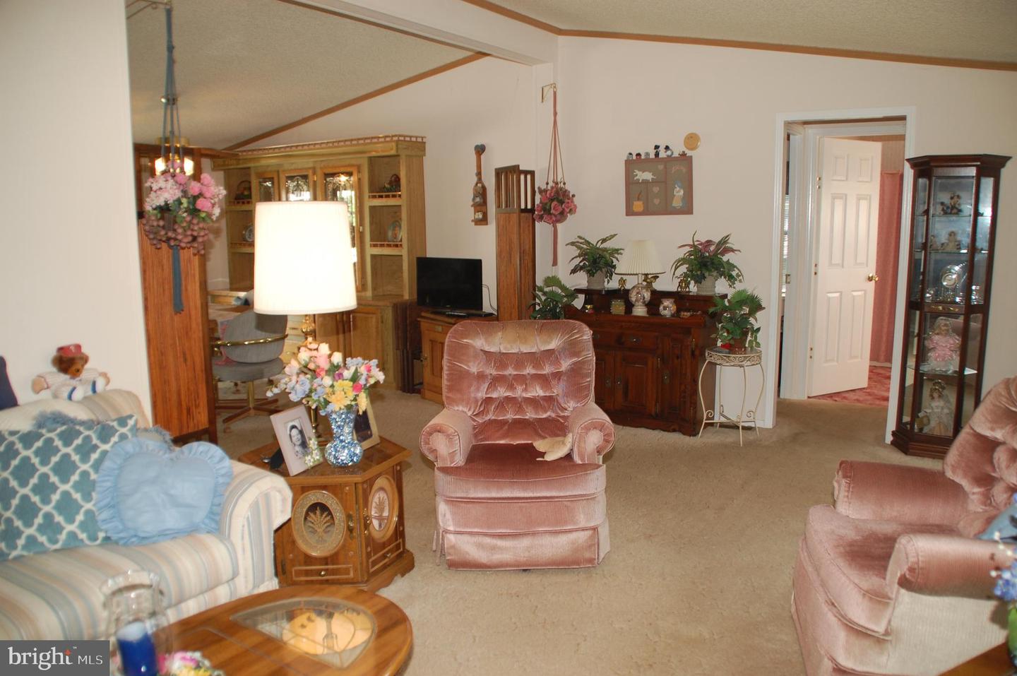 411 Westbury Dr Property Photo 9