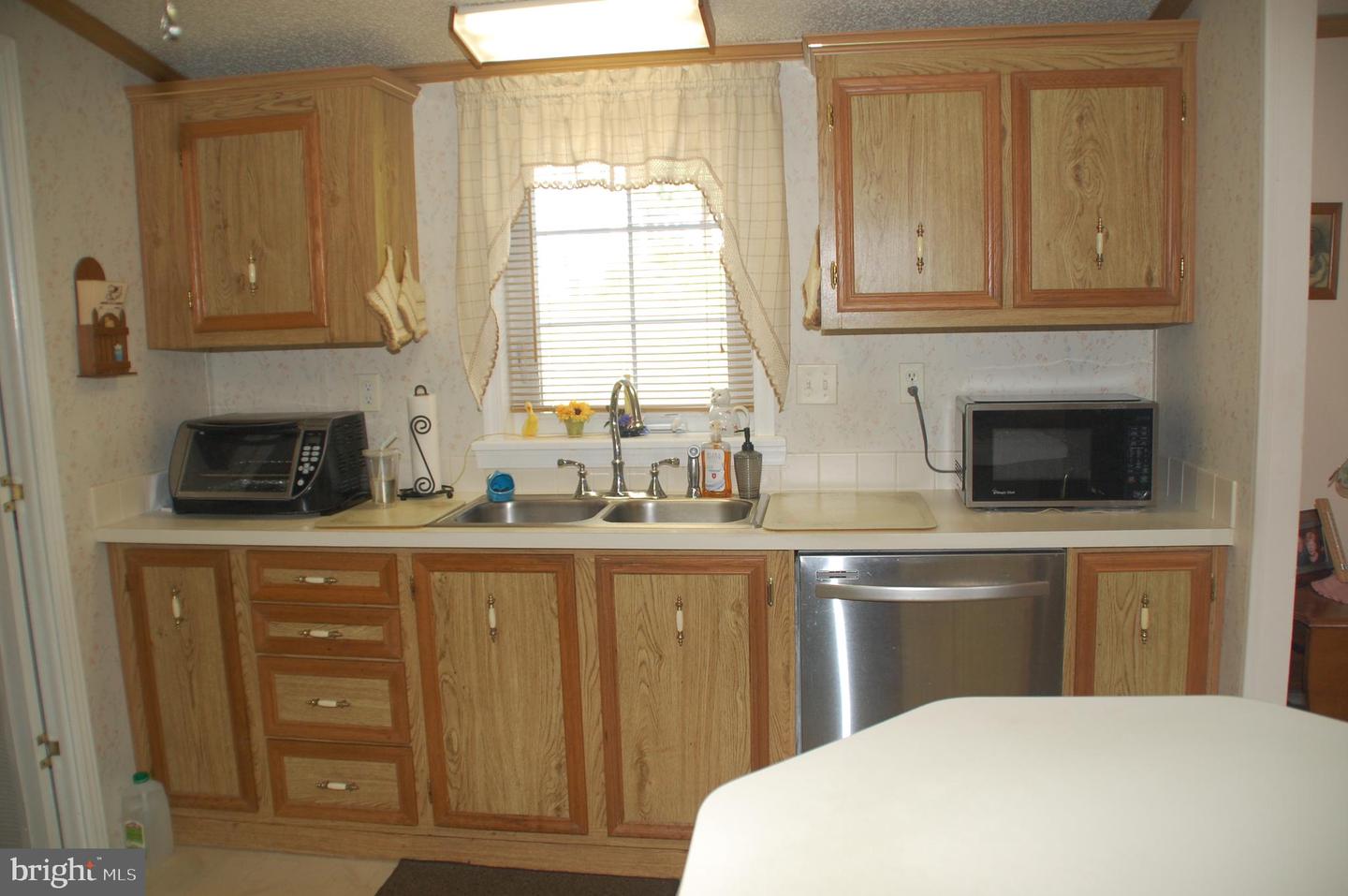 411 Westbury Dr Property Photo 15