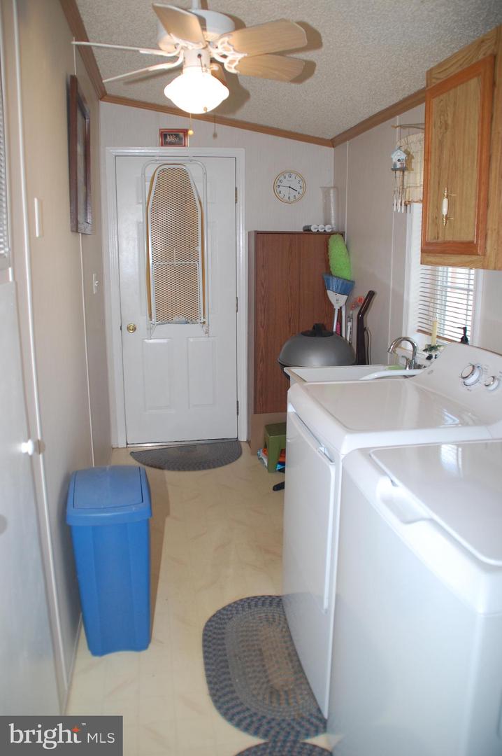 411 Westbury Dr Property Photo 17