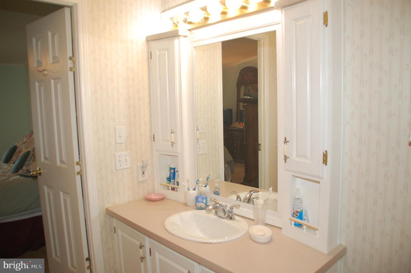411 Westbury Dr Property Photo 23
