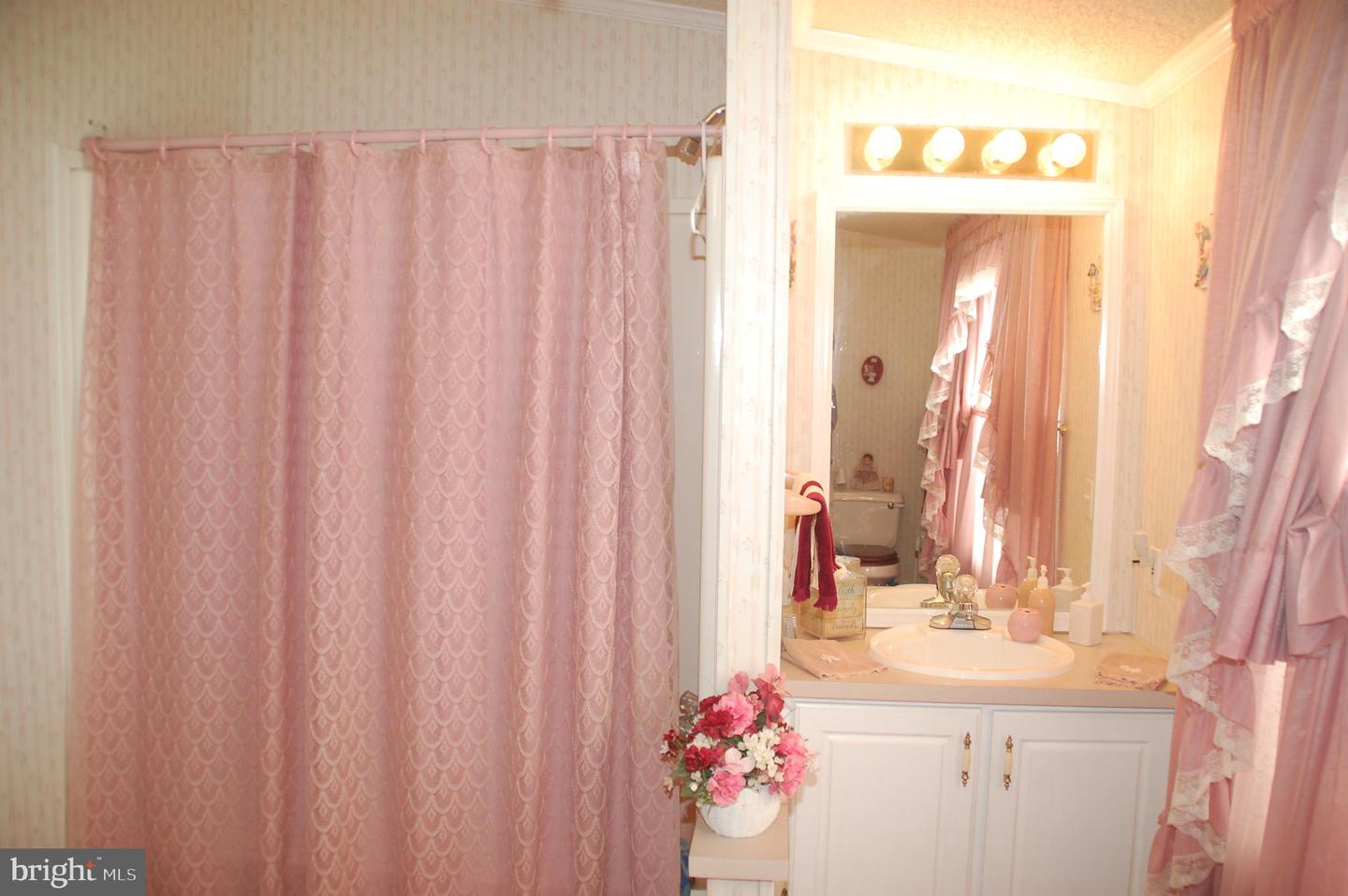 411 Westbury Dr Property Photo 28
