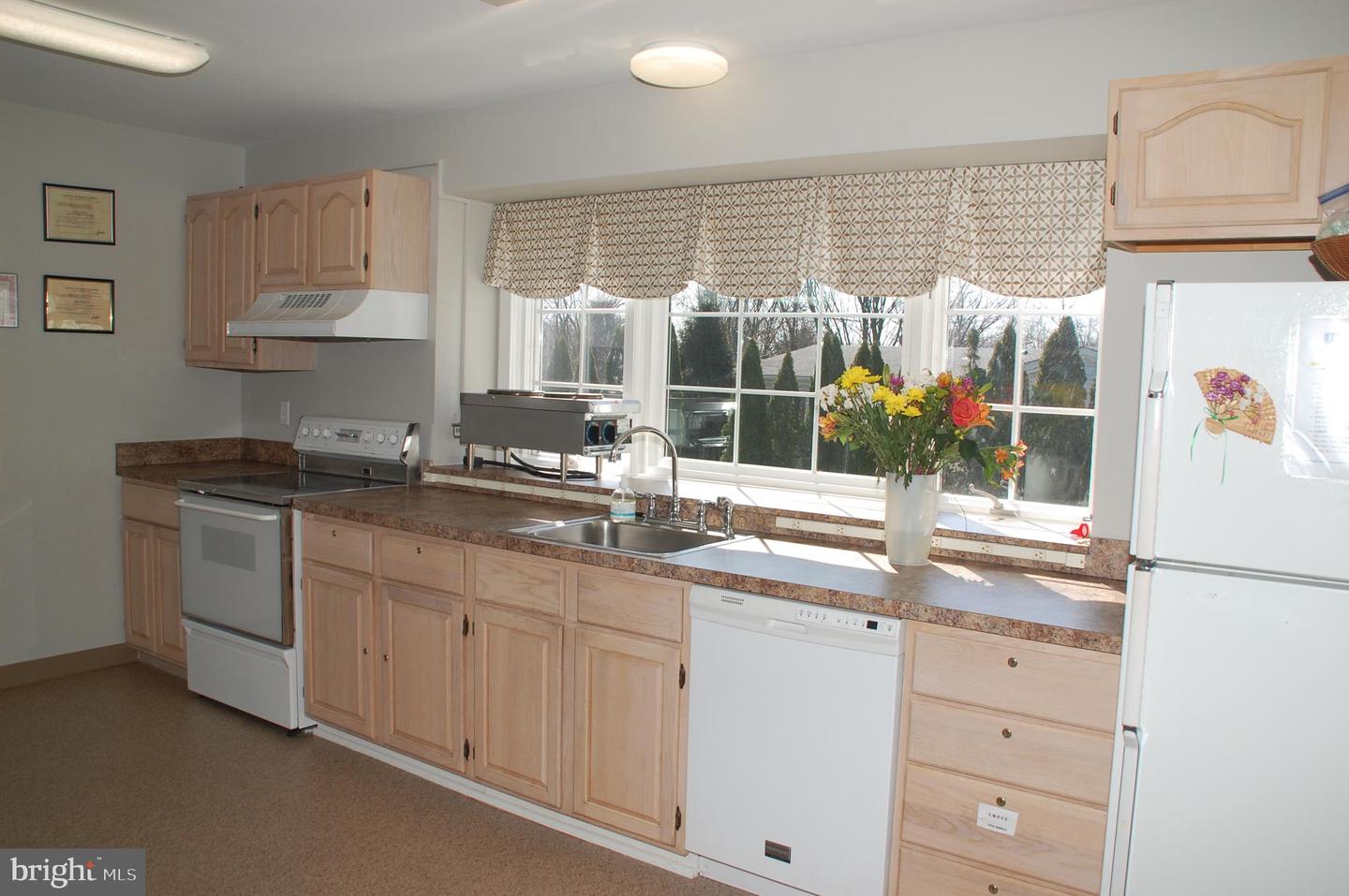 411 Westbury Dr Property Photo 42