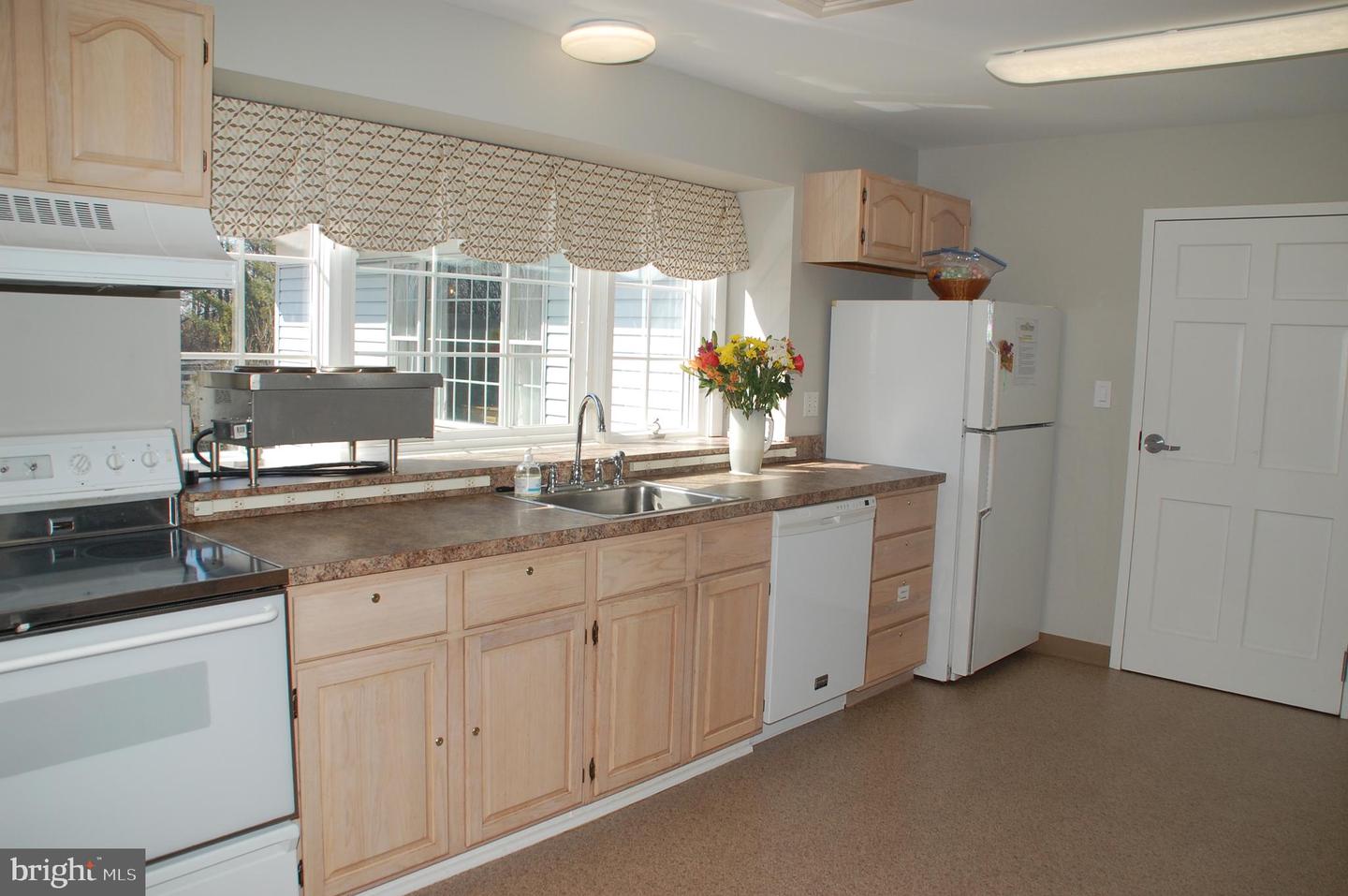 411 Westbury Dr Property Photo 43