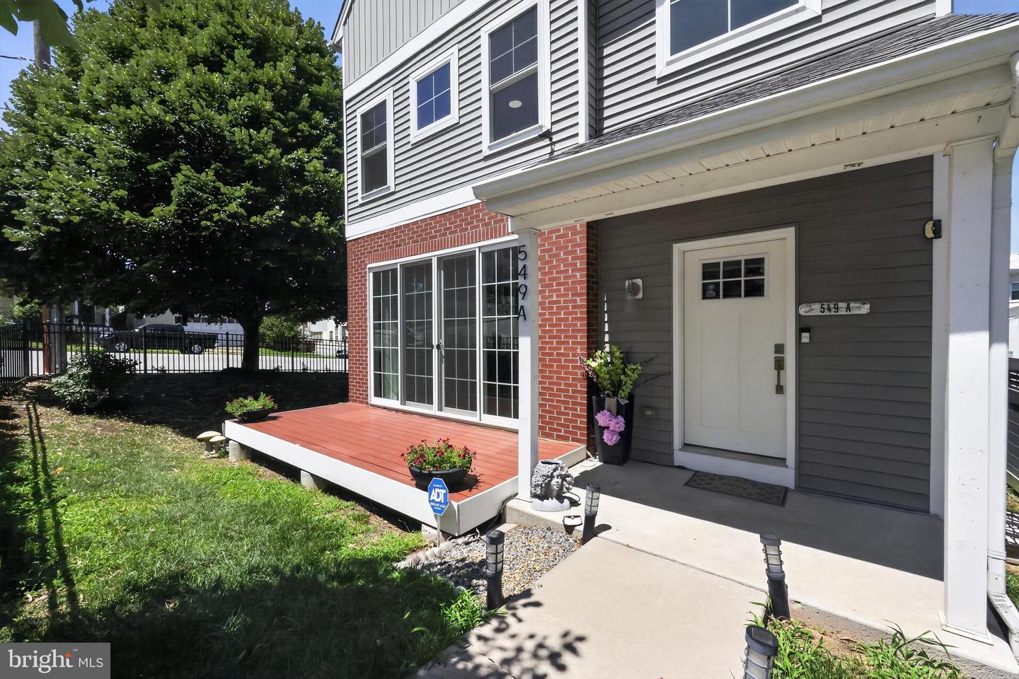 549 Bush St #a Property Photo 3