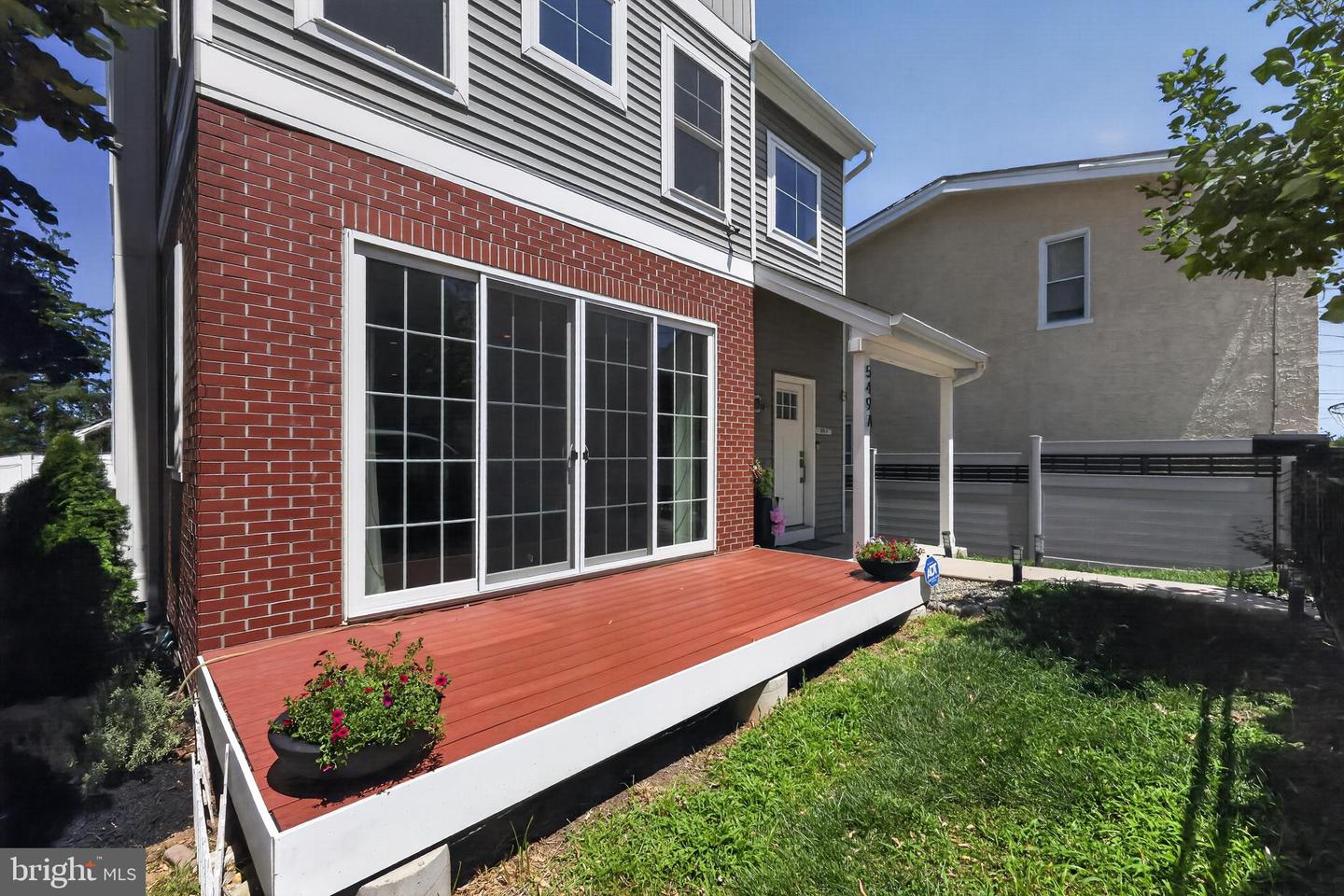 549 Bush St #a Property Photo 4