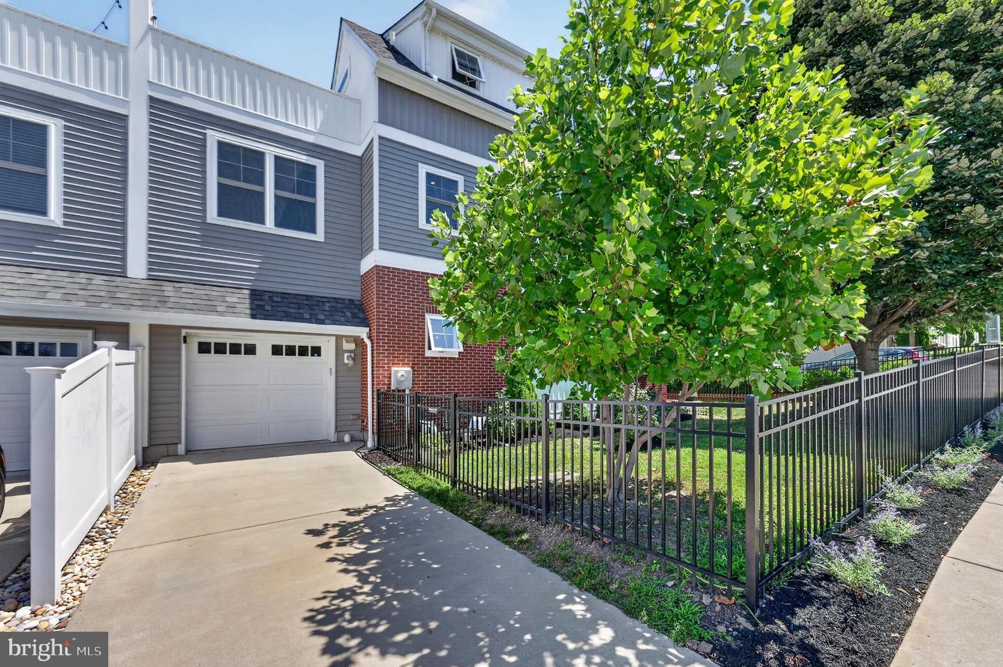 549 Bush St #a Property Photo 6