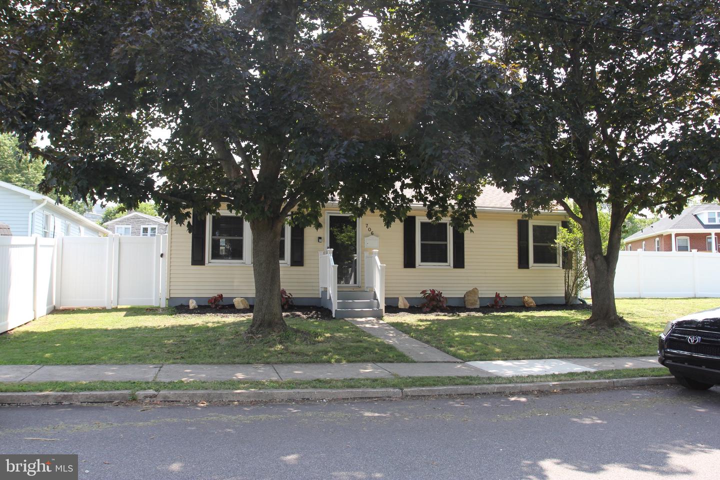 706 Logan St Property Photo 2
