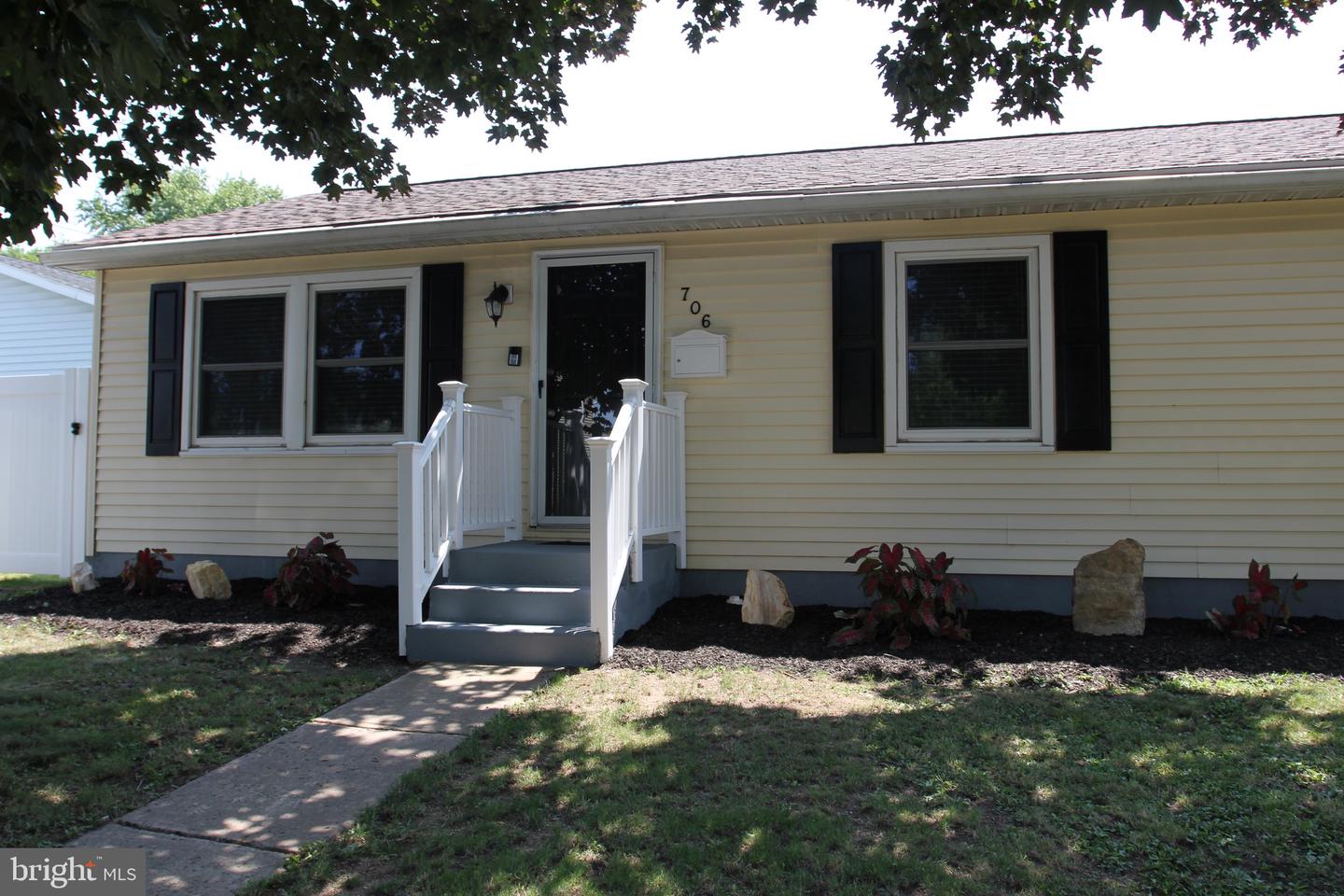 706 Logan St Property Photo 4