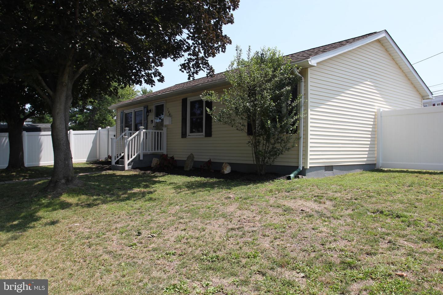 706 Logan St Property Photo 6