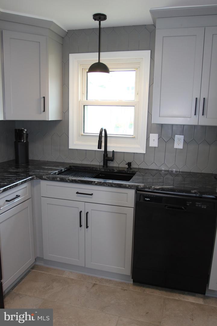 706 Logan St Property Photo 14