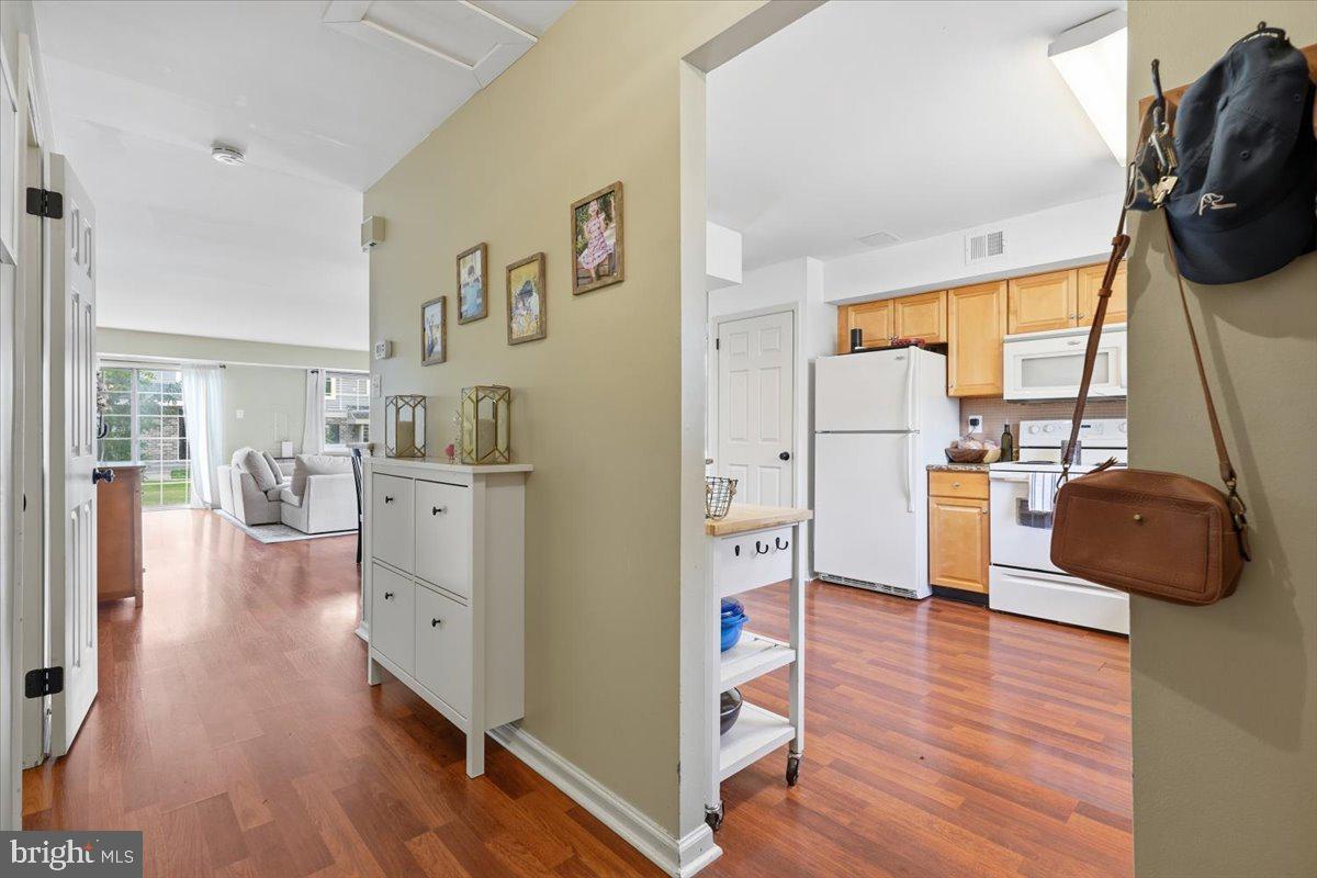 29 Barclay #204 U-29 Property Photo 7