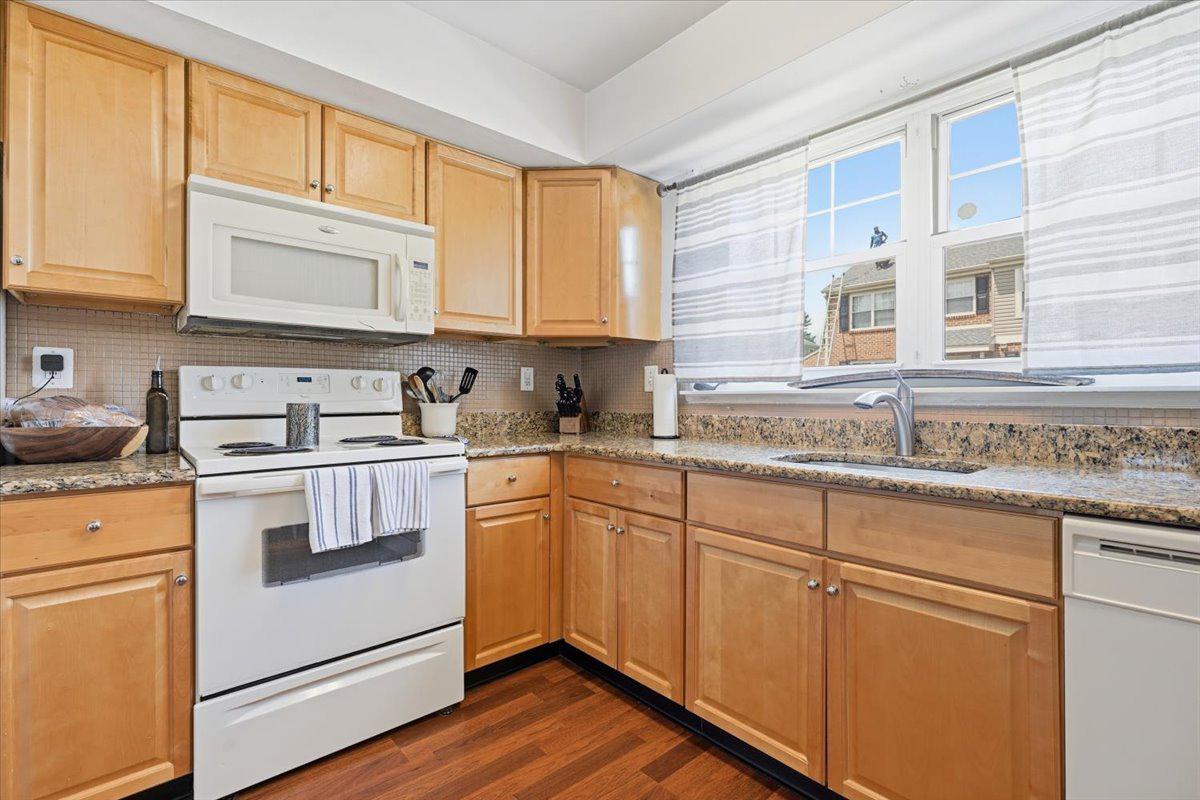 29 Barclay #204 U-29 Property Photo 9