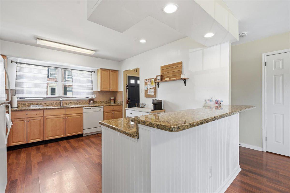 29 Barclay #204 U-29 Property Photo 10