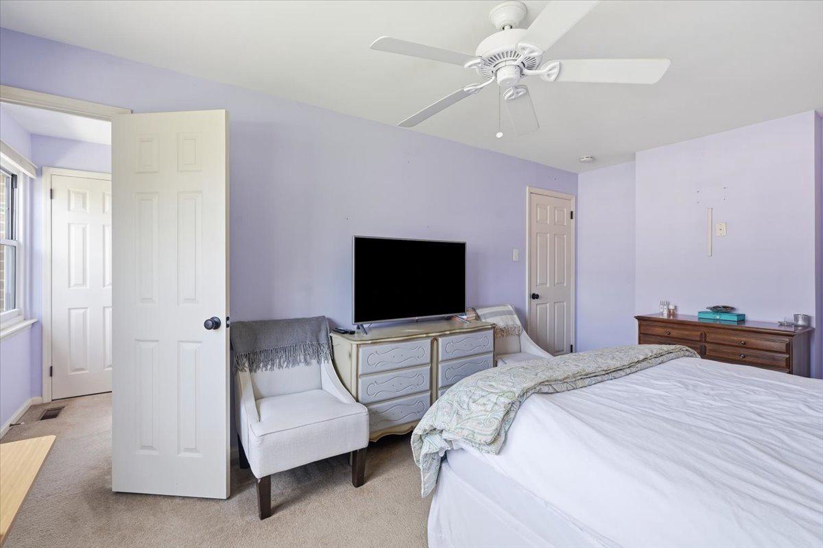 29 Barclay #204 U-29 Property Photo 23