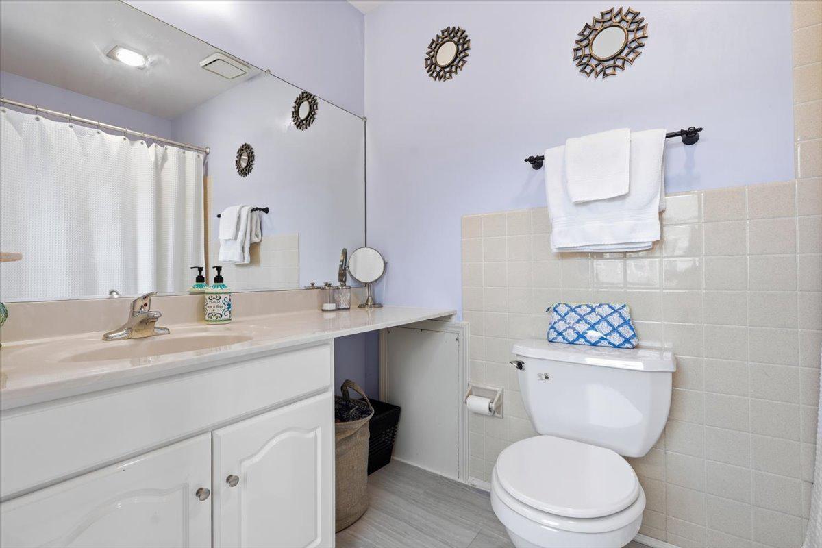 29 Barclay #204 U-29 Property Photo 24