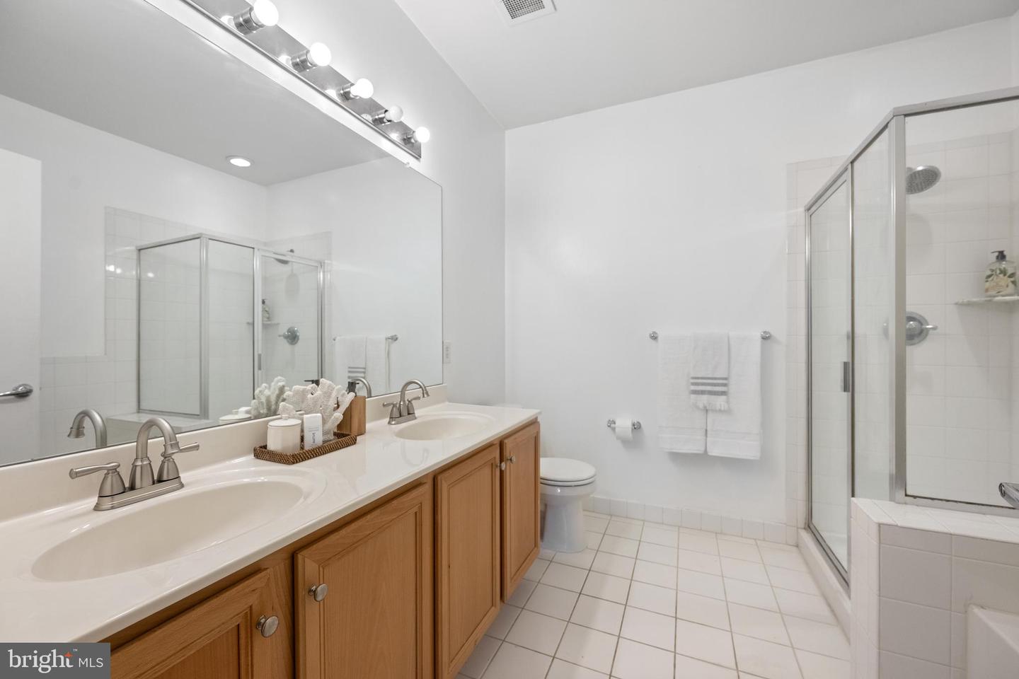 350 W Elm St #3122 Property Photo 18