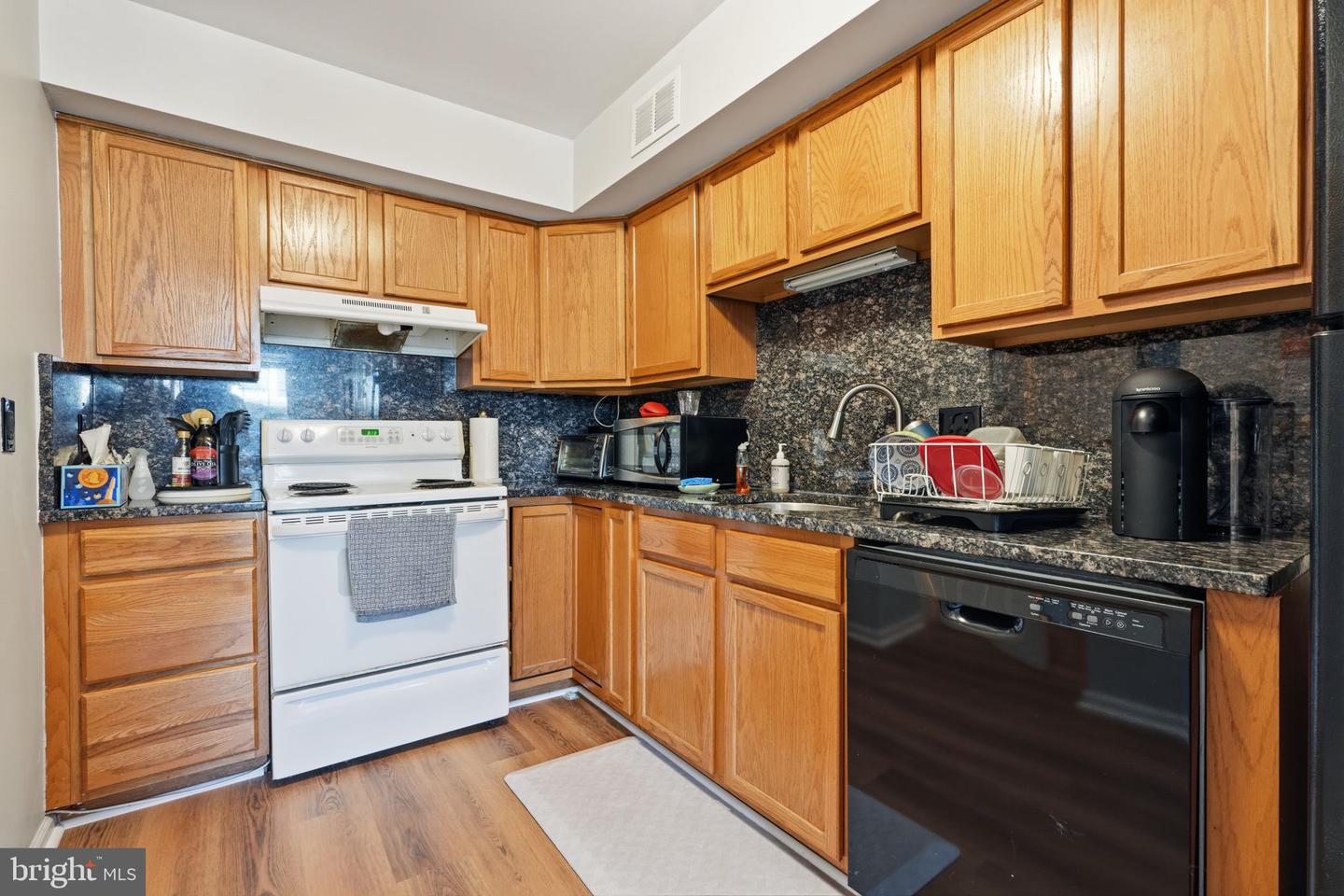 1003 Middleton Pl Property Photo 13
