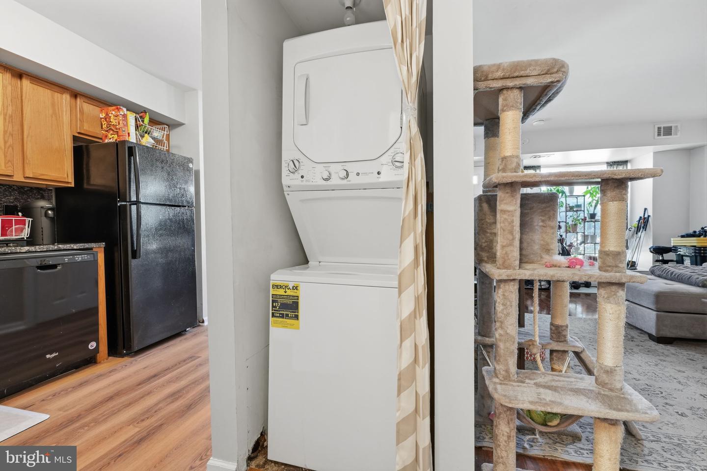 1003 Middleton Pl Property Photo 14